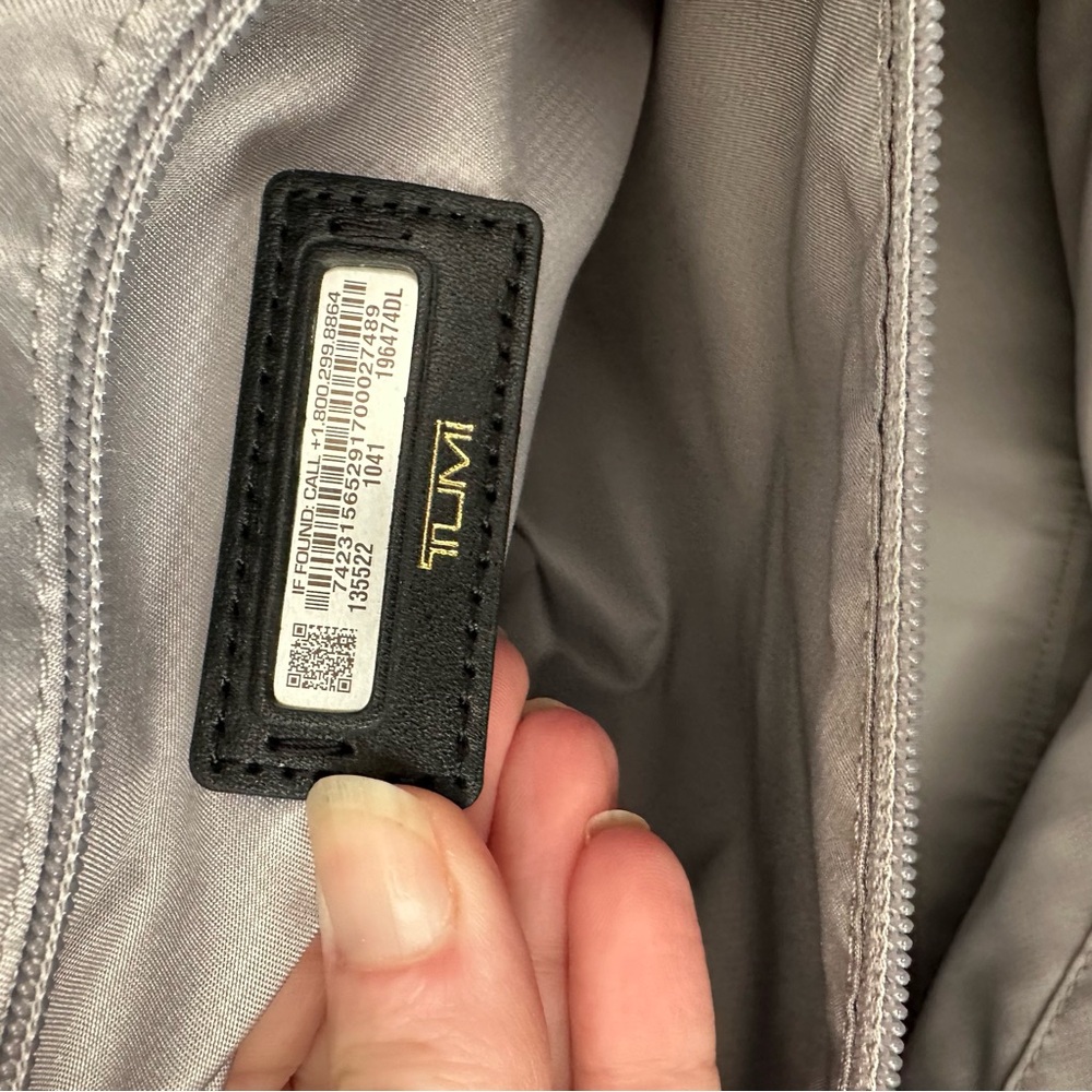 TUMI Everyday Tote Bag Voyageur Leather in Black - Picture 9 of 10